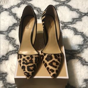Michael kors cheetah print pumps